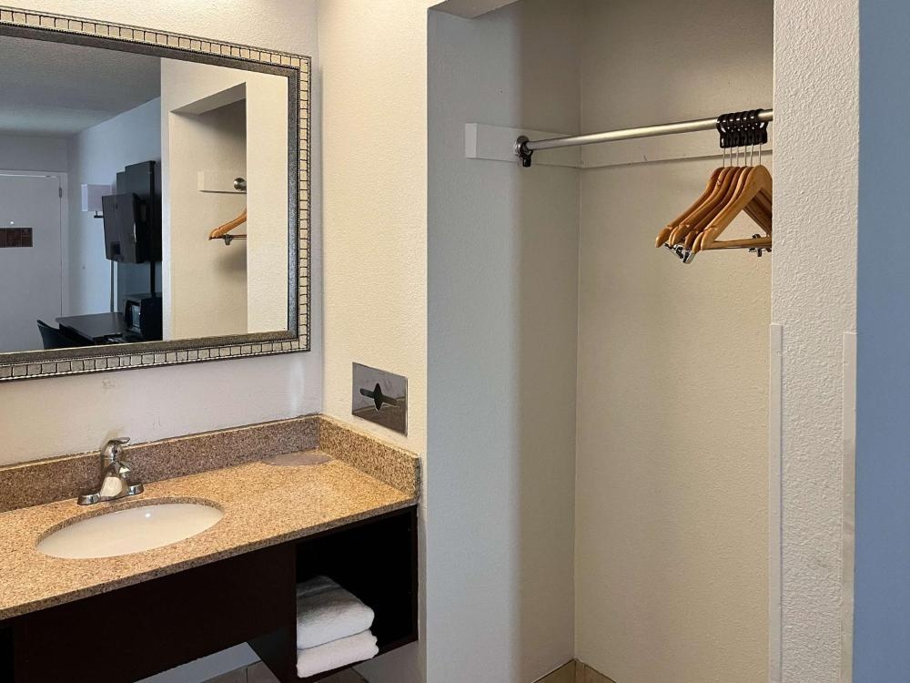 Motel 6 Montgomery, AL - Eastern Blvd.